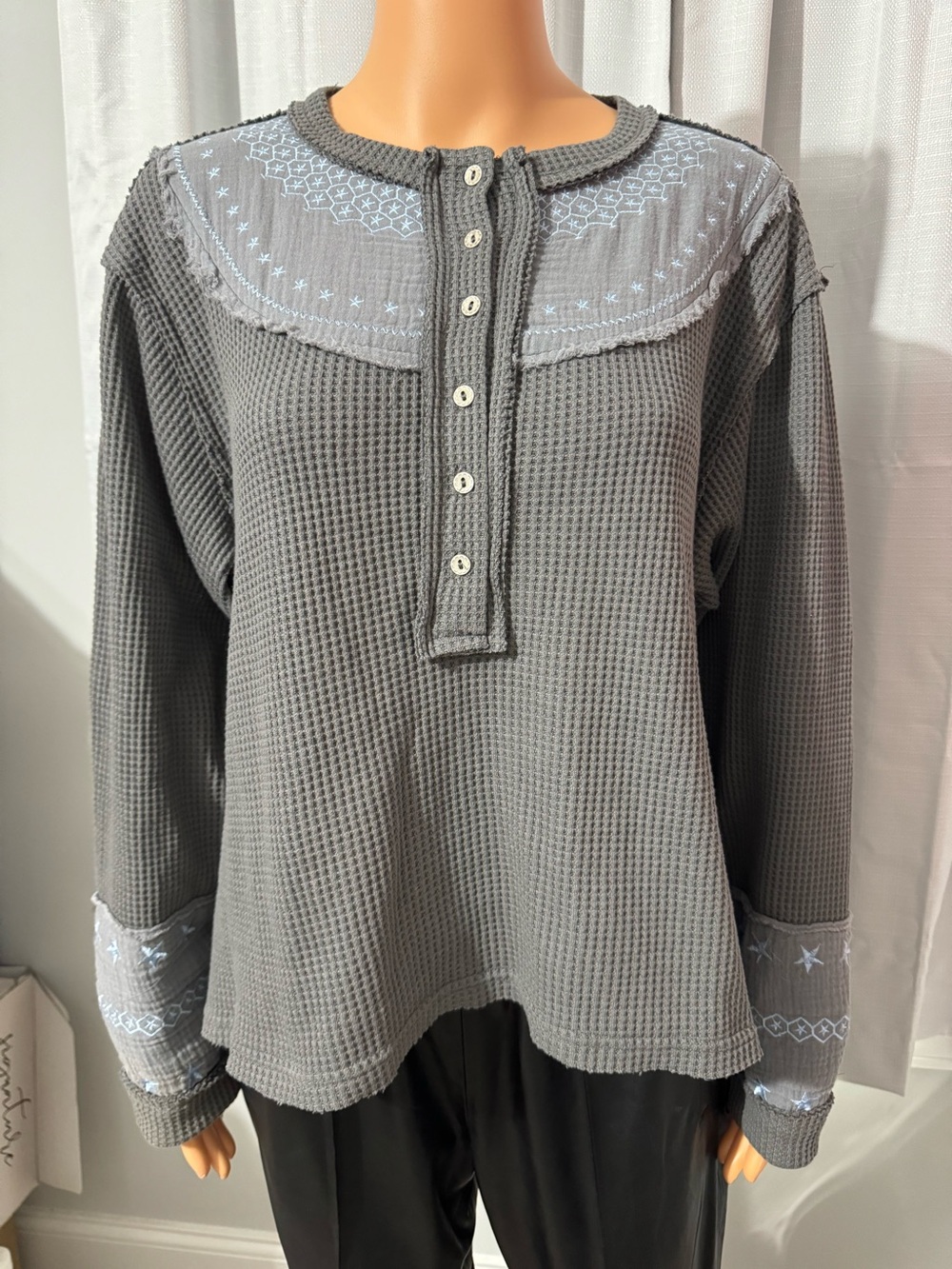 Cool POL size S gray waffle knit embroidered long sleeve 1/2 button shirt new